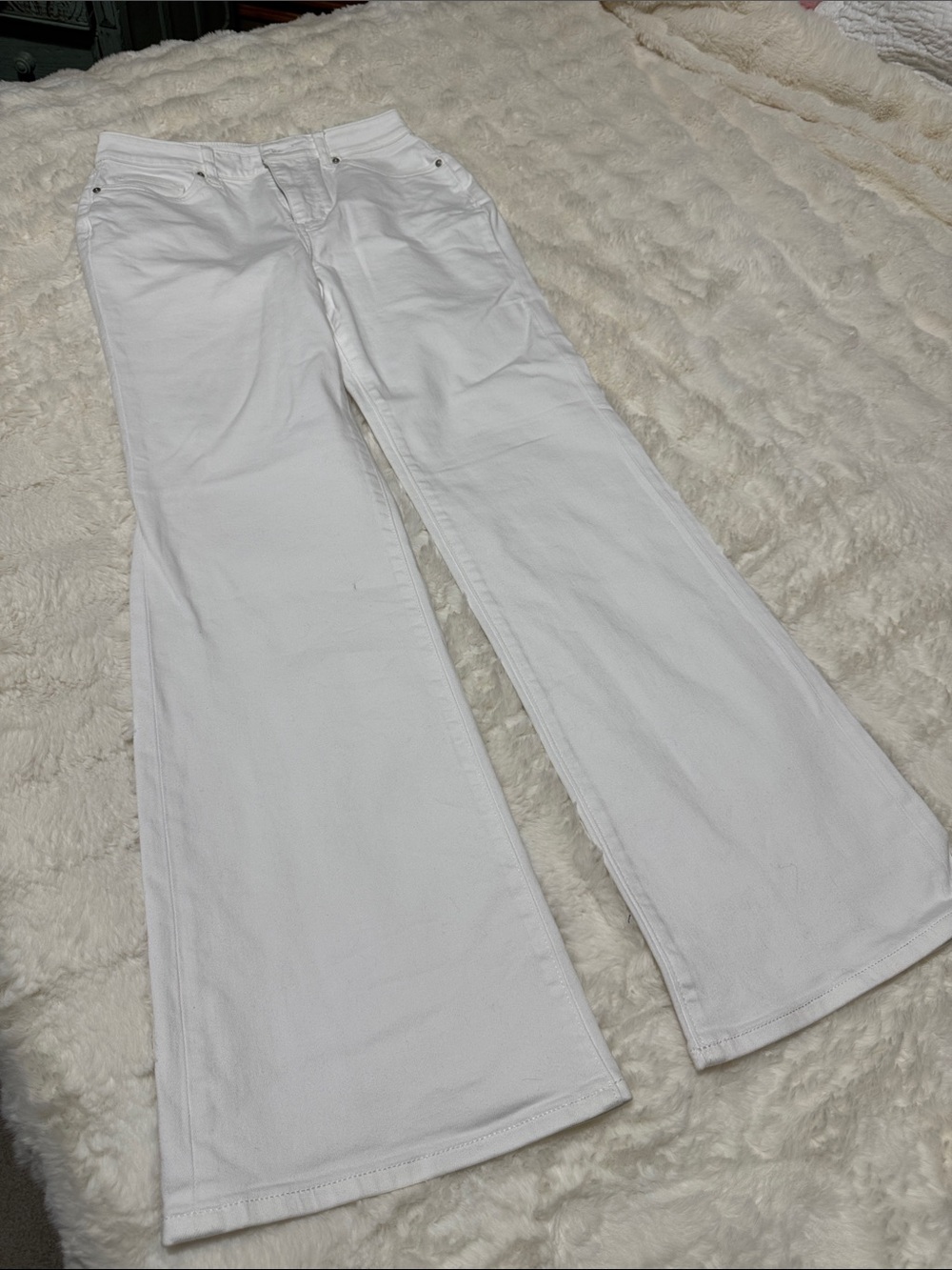 VENUS White High-Rise Flare Jeans
